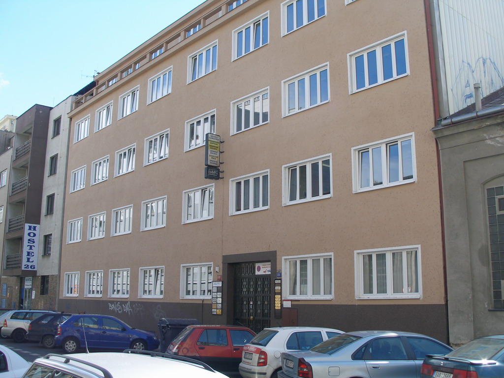 Hlavní budova kancelářského centra POPELÁK v Přístavní ulici v Praze 7